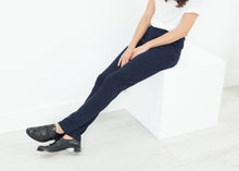 Easy Slim Pant in Navy

