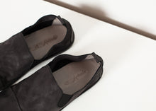 Low Chelsea Boot in Black
