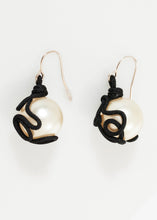 Float Bead Earring in Pearl
